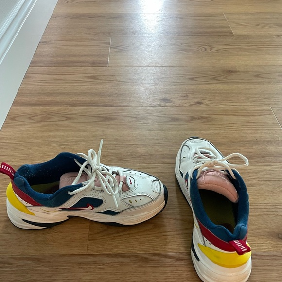 Nike White and Blue Sneakers with Red Accents - Picture 4 of 4